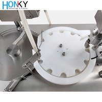 Machine de remplissage et de capsulage automatique de bouteilles d'huile de massage de bureau 25bpm système servo avec PLC pour l'emballage cosmétique de poche d'huile