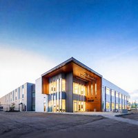 Bâtiment commercial à structure en acier durable avec assemblage rapide