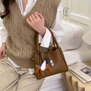 Borsa a Secchiello Vintage da Donna in PU per l'Inverno, con Chiusura a Lucchetto, Design Retrò alla Moda - Product Image 4