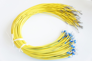 Alle soorten op maat gemaakte geïsoleerde ringkabelschoenen M6 M8 M10 en kabelassemblages met gele en groene draden - Product Image 3