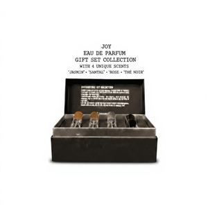 Coffret cadeau pour nouveau-né - Boîte rigide en carton carré avec gaufrage - Product Image 1