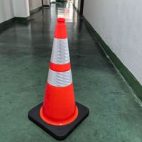 Panneaux de signalisation routière réfléchissants prismatiques haute intensité en PVC de qualité ingénierie - Cones de signalisation mobiles, barrières et obstacles lumineux