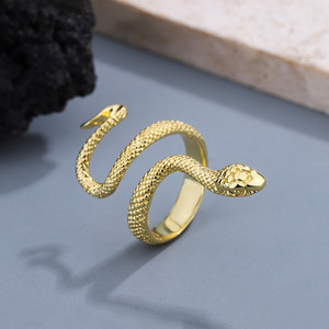 Anello di fidanzamento Vintage retrò 29mm in acciaio inox serpente Cast fascia da dito nuziale oro 18K e argento placcato - Product Image 5