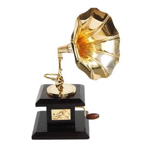 Appareil de musique Gramophone vintage Lecteur de disques vinyle antique avec base en bois Corne en laiton Lecteur de musique vintage à vendre - Product Image 1