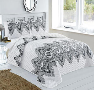 Ensemble de literie avec couvre-lit brodé et imprimé, taille king - Product Image 2