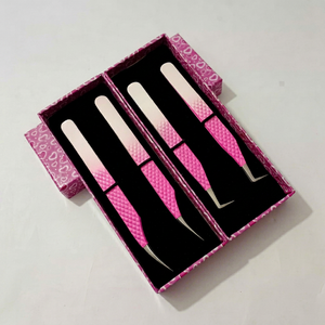 Pince à cils professionnelle en acier inoxydable, pointe lisse, précision 10 mm, design d'isolation droit, motif cœur, boîte rose pour cils - Product Image 1