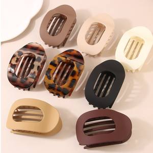 Pince à cheveux rétro en forme d'arc léopard - Résine plastique, accessoire de cheveux sophistiqué pour les coiffures quotidiennes et les tenues élégantes - Product Image 2
