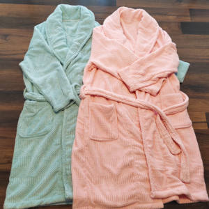 Venta al por mayor Hotel Home personalizado impreso de punto Mujeres Hombres Coral terciopelo solapa Albornoz - Product Image 1