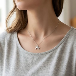 จี้เต่าทะเลเงินแท้ S925 ลายเท็กซ์เจอร์ <span class=keywords><strong>ตา</strong></span>สีเขียว พร้อมสร้อยคอเส้นเล็ก ดีไซน์สวยงาม เหมาะสำหรับวันหยุดพักผ่อนริมชายหาด หรือเป็นของขวัญในชีวิตประจำวัน - Product Image 4