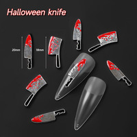 Vente en gros en vrac Nouveaux accessoires de décoration pour ongles en alliage métallique 3D, couteaux sanglants d'Halloween, breloques gothiques pour ongles en forme de couteau punk