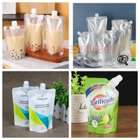 Machine automatique de remplissage, scellage et bouchage de sachets souples verticaux avec bec verseur pour jus de fruits