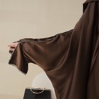 Nouvel ensemble abaya décontracté à devant ouvert avec hijab, robe longue élégante et chic de style Dubaï pour femmes musulmanes, vente en gros