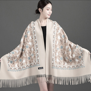 Sciarpa Pashmina Ricamata Floreale Autunno/Inverno Mantella <span class=keywords><strong>da</strong></span> Viaggio <span class=keywords><strong>da</strong></span> Donna Stile Folk con Fiori Paisley e Nappe Scialle di Cachemire - Product Image 6