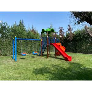 Ensemble de terrain de jeu extérieur durable et sûr pour enfants 5.5x4.5m une tour et deux toboggans amusants pour l'amusement d'arrière-cour - Product Image 6