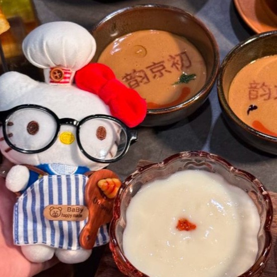 เชฟแว่นดำ ผ้ากันเปื้อนลายทางสีน้ำเงิน kt