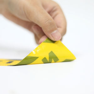 เทปกาวกันลื่นแบบติดเอง เทปนิรภัยกันลื่น กันน้ำ PVC สำหรับบันได พื้น รับผลิตตามแบบ OEM - Product Image 3