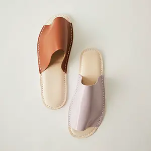Zapatillas personalizadas de fábrica, cómodas zapatillas de cuero para el hogar, zapatillas de cuero a la moda para interiores
