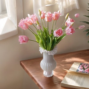 Bouquet de 5 tulipes artificielles en latex souple pour décoration de salon et accessoire de photographie - Product Image 3