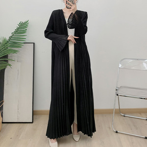 Cappotto Abaya Plissettato Miyake con Sfumature di Colore, Popolare Cardigan con Maniche a Campana per Donne Mediorientali, Mantello, Tunica - Product Image 5