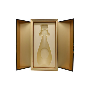 Boîte cadeau magnétique à double porte en carton rigide gaufré de luxe personnalisée avec insert pour l'emballage de bouteilles de vin ou de spiritueux haut de gamme - Product Image 1