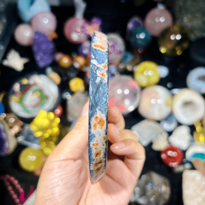 Venta al por mayor de grandes rodajas de ágata negra natural irregular para la fabricación de joyas, decoración de mesas y el hogar para Pascua - Product Image 2