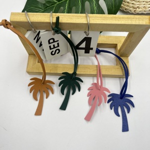 Colgante de bolso de cuero de cocotero Colgante de bolso de cuero con forma de cocotero Llavero colgante de bolso de cocotero de cuero PU - Product Image 4