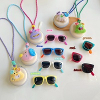 Nouvelles Lunettes de Soleil Bébé Couleur Macaron Saison 2026, Verres PC UV400, Monture Souple Effet Silicone avec Pochette en Peluche pour le Voyage