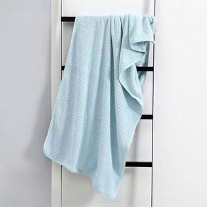 Serviette de Bain Grande Taille en Velours Corail Doux et Absorbant, Motif Ananas Tissé, Couleur Unie, Usage Domestique - Offre Spéciale - Product Image 3