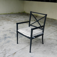 Ensemble de salle à manger en aluminium de style moderne, série Design, durable, résistant au soleil, avec coussins, mobilier de jardin personnalisable