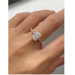 Anillo de Compromiso y Boda con Diamante Cultivado en Laboratorio, Corte Radiante de 3CT, Oro de 14K, Claridad VVS VS, Lujoso para Mujer, Certificado - Product Image 5