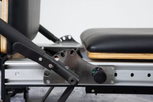 Lit de Pilates en aluminium de qualité aéronautique avec rembourrage en mousse à mémoire de forme de haute qualité et résistance réglable <span class=keywords><strong>pour</strong></span> un entraînement complet du corps - Product Image 4