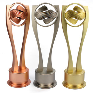 Trofeo de Casco de Metal y Resina de Automovilismo con Diseño Personalizado de Campeonato en 3D - Product Image 1