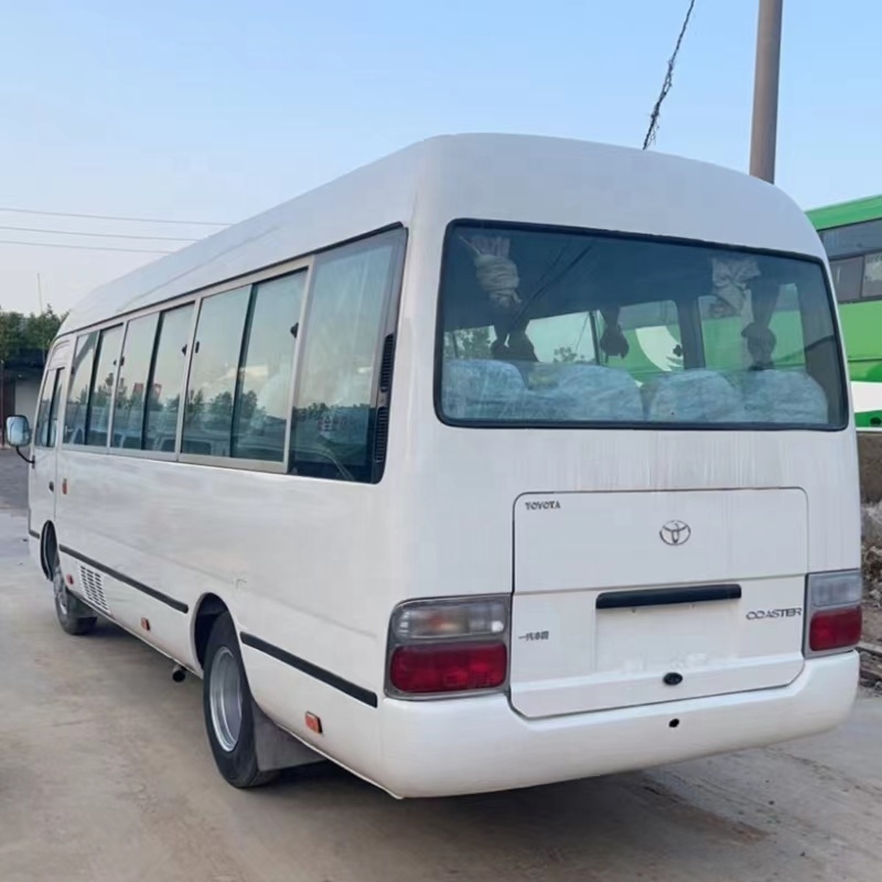 Bonne performance 30 places Bus voiture d'occasion Toyota Coaster Passenger Bus Coach à bas prix