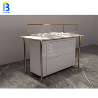 Table de présentation de bijoux de luxe minimaliste avec vitrine et armoire de rangement pour magasin de bijoux haut de gamme
