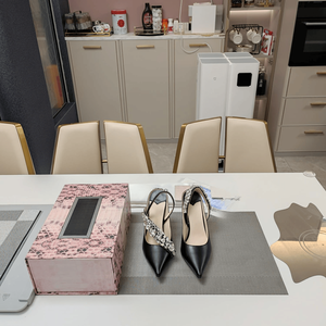 รองเท้าส้นสูงแฟชั่นคุณภาพสูงของ Jimmy ประดับเพชรหนัก หนังอย่างดี ระบายอากาศได้ดี ขายดีมาก - Product Image 2