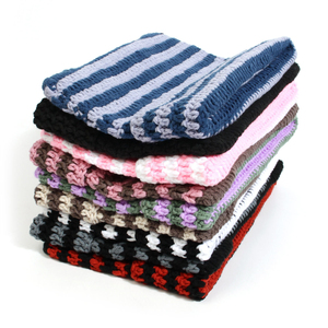 หมวกไหมพรมลายทางสไตล์ญี่ปุ่น Little Devil สำหรับผู้หญิง  ถักมือ  พร้อมโลโก้ดีไซเนอร์  ให้ความอบอุ่น - Product Image 3