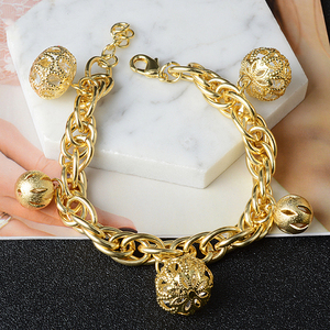 Nouveaux bijoux tendance, bracelets à breloques en chaîne à maillons plaqués or 18 carats pour femmes - Product Image 2