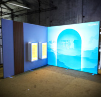 Stand d'exposition personnalisable 10x20 pieds avec toile de fond LED, caisson lumineux en tissu SEG, cadre en aluminium réutilisable pour les expositions