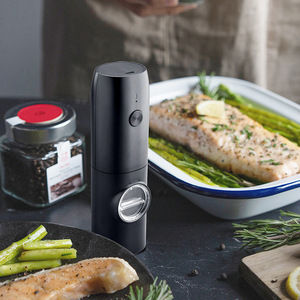 Wholesale Pepper and <b>Salt</b> Set Battery Powered Adjustable <b>Coarseness</b> Black Mill Kitchen Tools - Product Image 5