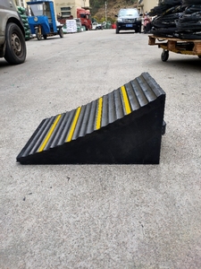 ทางลาดยาง kerb ทางลาดสำหรับรถยนต์ที่ขับเคลื่อนด้วยถนนที่เคลื่อนที่ได้มีความปลอดภัยสูง - Product Image 6