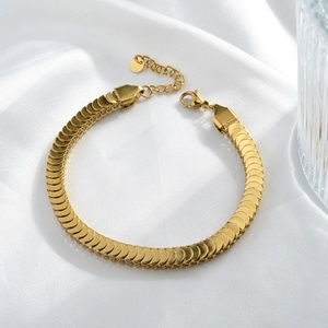 สร้อยข้อมือแบบโซ่คิวบา 18k สไตล์ฮิปฮอป สำหรับผู้หญิงที่มีสไตล์ - Product Image 1