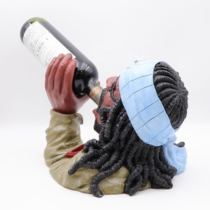 Tùy Chỉnh Thiết Kế Mới Trang Trí Nội Thất Nhựa Chai Rượu Vang Giá Polyresin Skull Turbanned Dreadlocks blinder Cướp Biển Rượu Vang Giữ Chai - Product Image 5