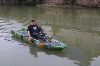 Kayak à propulsion à pédale pour 1 personne, 12,5 pieds, coque en plastique HDPE, moteur électrique de pêche à la traîne, bateau de pêche pour une seule personne