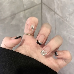 Desgaste de uñas hecho a mano puro, diamantes pequeños franceses negros dulces y frescos, blanqueamiento de alta gama, parches desmontables para estudiantes - Product Image 1