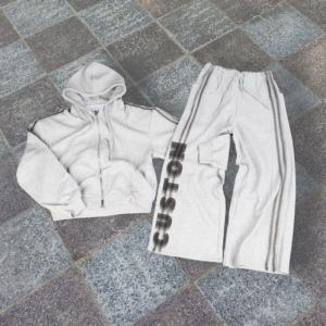 Conjunto Deportivo Personalizado de Otoño para Hombre, Sudadera con Capucha Corta y Cremallera, Pantalones Deportivos Holgados de Algodón Grueso con Rayas Laterales - Product Image 3