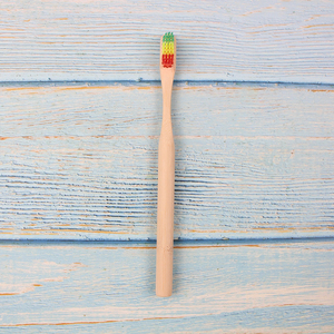 Brosse à <span class=keywords><strong>dents</strong></span> en bambou avec manche antidérapant, poils moyens arc-en-ciel, logo personnalisé, manche coloré - Product Image 4