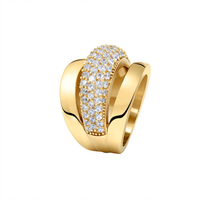 Neu eingetroffen: Luxuriöser Hochzeitsgeschenk-Schmuck – Maßgefertigter 316L 18K vergoldeter breiter, gewölbter Ring aus Edelstahl mit vollständigem Zirkonia-Pavé und gerilltem Band