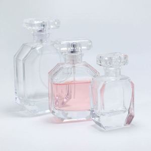 Flacons de parfum en verre plat de luxe 100ml 50ml 30ml avec pulvérisateur à pompe recyclable et design personnalisable en stock - Product Image 3