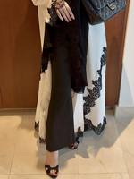 Abaya Ouverte Blanche Élégante Hafizah pour Femme, Robe Longue Maxi Cardigan avec Appliques de Dentelle Noire, Kimono Kaftan Modeste Musulman de Dubaï