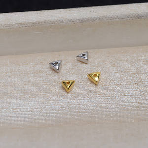 Accesorios de Joyería de Plata S925, 10 Piezas, Cuentas Decorativas Triangulares de Plata Rota de 3mm, Cuentas Espaciadoras para Pulseras de 6mm -4982 - Product Image 1